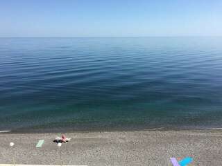 Гостевой дом Морской Берег Рыбачье Семейный номер с видом на море-4